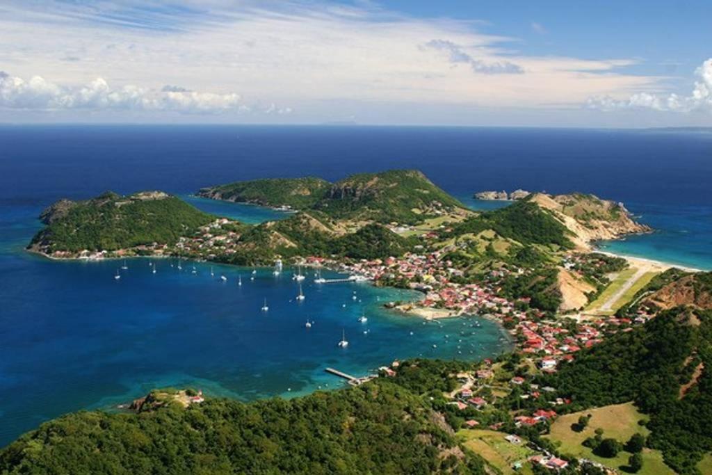 Aux Iles D'Amour Terre-De-Haut Luaran gambar
